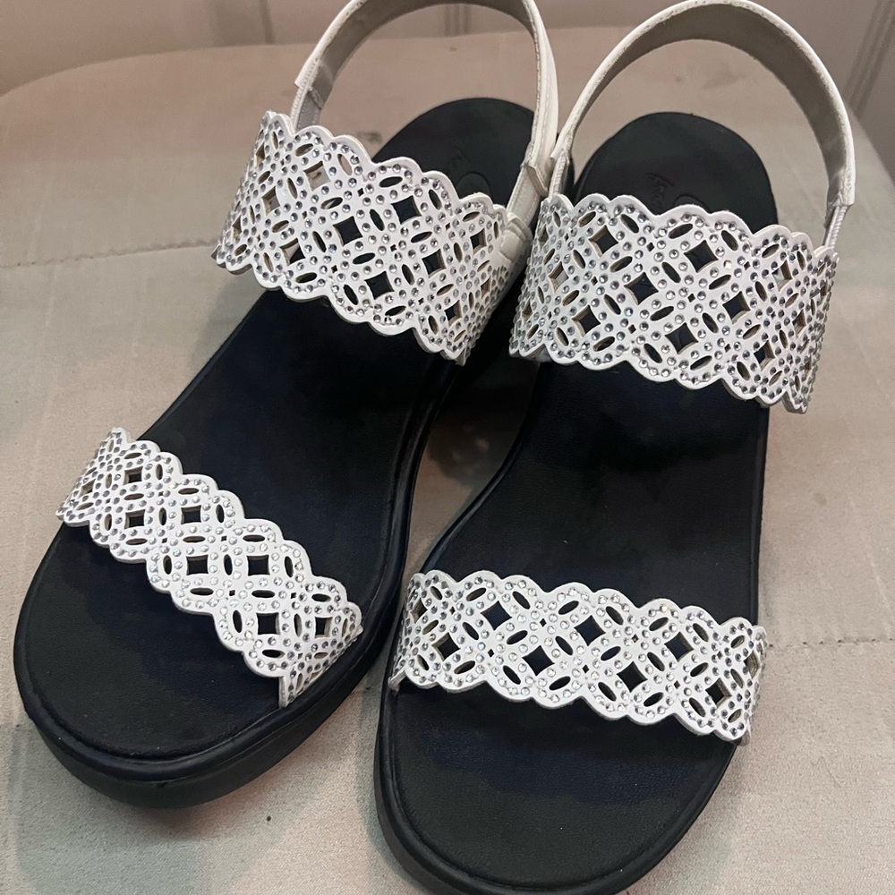 Skechers White Lace Women's Luxe Foam Sandals Pre-Loved